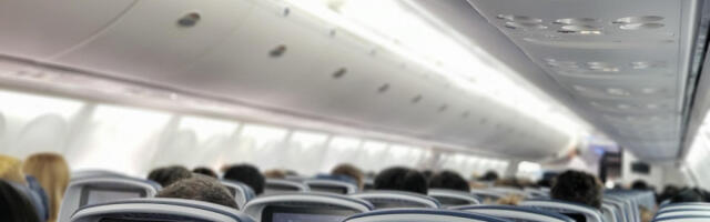 Putujete avionom? Iskusni stjuard otkrio koje grickalice obavezno treba da ponesete