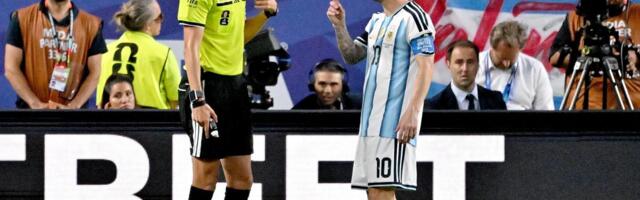 “Nemoj da me ne poštuješ!” Isplivao razgovor koji je zapalio planetu, evo kako je Mesi usred meča “postrojio” portugalskog sudiju! /VIDEO/