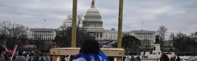Da li je počeo raspad američke imperije?