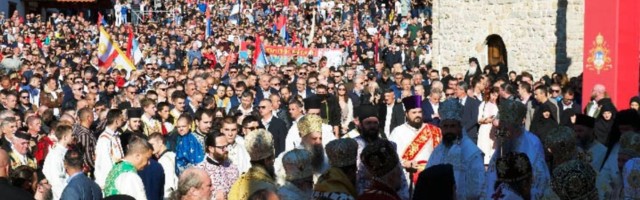 Reke ljudi u Beranu, ustoličen vladika Metodije