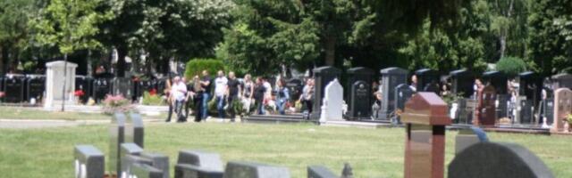 POČELA SAHRANA UBIJENOG PILOTA VUKA JOLOVIĆA! Prijatelji i rodbina došli da se oproste od mladića