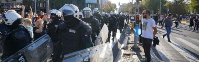 Policija intervenisala na mestu gde Dijana Hrka štajkuje glađu: Uhapšen prevoznik Jaćimović, studenti ostali u zaplenjenom autobusu