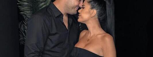 VELIKO SLAVLJE U DOMU POZNATOG ESTRADNOG PARA Supruga strastveno ljubi pevača, a čestitke pljušte! (FOTO)