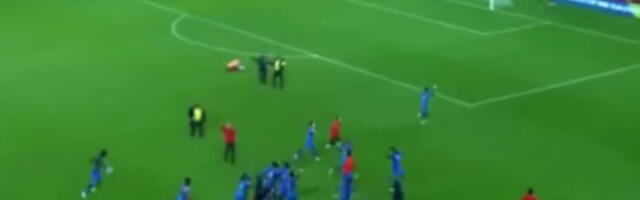 Potpuno ludilo na Kupu afričkih nacija: Nigerija savladala Alžir, a onda je nastao haos (VIDEO)