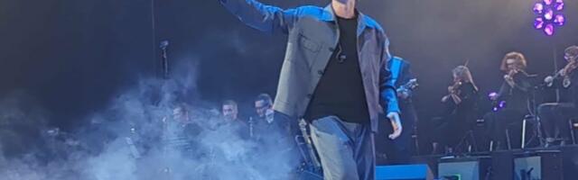 Koncert pun iznenađenja za publiku i Jakova Jozinovića: U toku nastupa dobio nagradu i novu pesmu