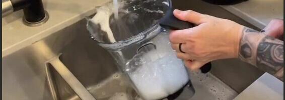 Nikad lakše pranje: Stavite ovo u prljav blender na 30 sekundi i gledajte kako skorela masnoća nestaje!