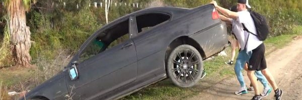 Britanski influenser gurnuo BMW u reku