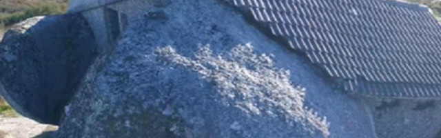 Čudesan prizor kuće od kamena ostaviće vas bez daha (FOTO/VIDEO)