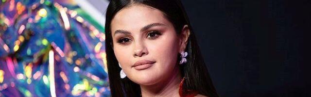 Crveni nokti Selene Gomez nikad neće izaći iz mode
