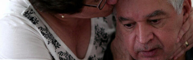 OVAKO U STVARI POČINJE ALCHAJMEROVA BOLEST - nema veze s gubitkom pamćenja! Jedan simptom je nepodnošljiv, a 8 godina nakon pojave drugog dijagnostikuje se opako oboljenje!