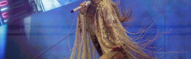 Џеј Ло и друге музичке звезде запоседају бивши СССР док је Москва одсечена