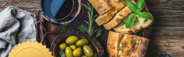 BLAGO SVETOGORSKE TRPEZE: Manastirski hleb papaneza, po originalnom receptu igumana Onufrija, osvaja na prvi zalogaj