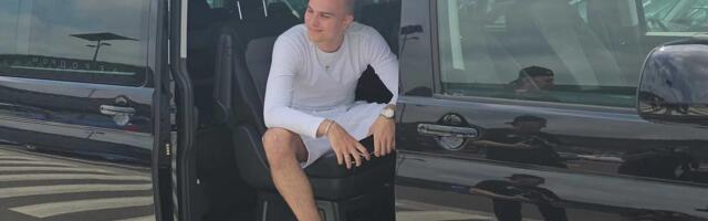 Otac je bio telohranitelj ubijenog premijera, a evo kako izgleda VOJAŽEVA MAJKA koja iz dana u dan obara s nogu svojom mladolikošću (FOTO)