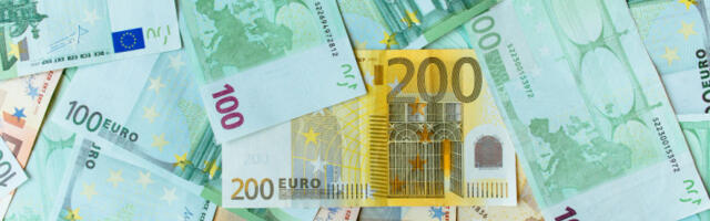 Средњи курс динара за евро у петак 117,3635 динара