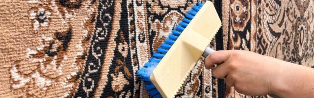 Niko nije verovao dok nije probao: Svi imaju to u kupatilu, a pravo je ČUDO u pranju tepiha