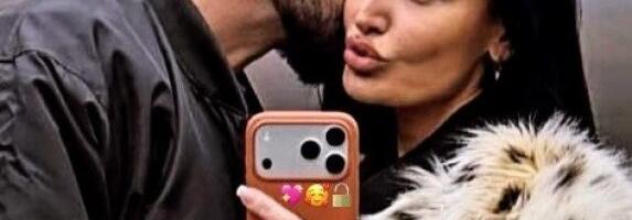 OVAJ PREZGODNI FRAJER JE NOVI DEČKO INDI ARADINOVIĆ! Pevačica ga krila kao zmija noge, ŽENAMA POPADALE VILICE! (FOTO)