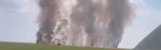 Požar nadomak ovog grada u Srbiji: Nebo sivo, vatra guta sve pred sobom (VIDEO)