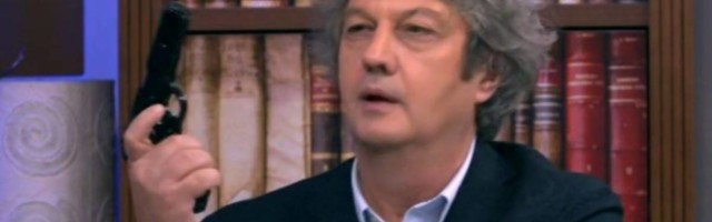 Marić izvadio pištolj usred jutarnjeg programa i reakcije ljudi su genijalne
