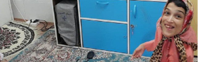 Paralizovana iranska umetnica Fatema slika nestvarne portrete, a na njenom platnu su se našle mnoge svetske zvezde, kao što su Ronaldo i Mesi!