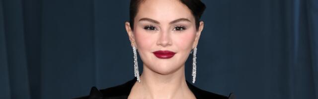 Selena Gomez donosi glamur osamdesetih: Pogledajte spot za pesmu „In the Dark“