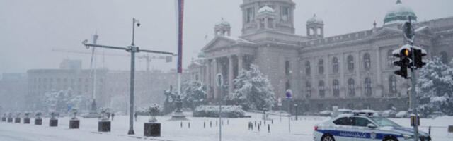Снег, киша, ледени дан, температура око нуле