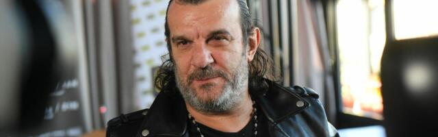 ACA LUKAS NA AERODROMU ŠOKIRAO NOVINARE: Evo šta je uradio i kako je iznenadio prisutne (FOTO/VIDEO)