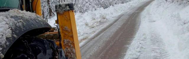 Снег у марту: отежан саобраћај преко Златибора и Кадињаче