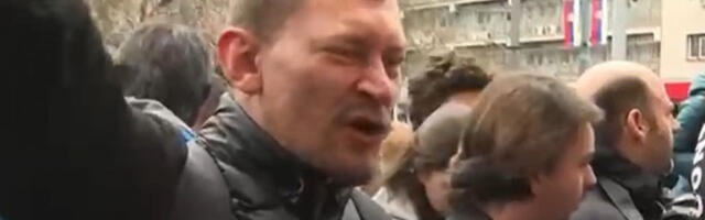 Блокадери испред Ректората: „Смрт Вучићу и свим Јеврејима око њега“