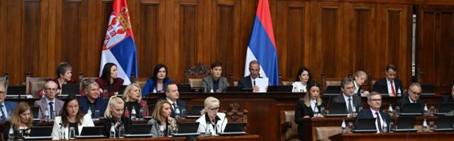 U Skupštini nastavjena rasprava, poslanici debatuju o 40 tačaka