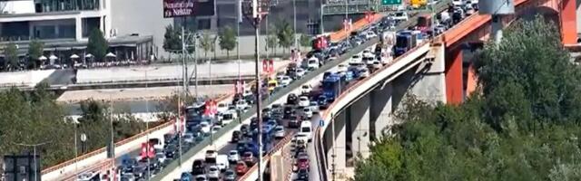 Beograd je upravo STAO: Kilometarske kolone na izlazima iz grada, ako krećete na Prvi maj, ovo morate znati