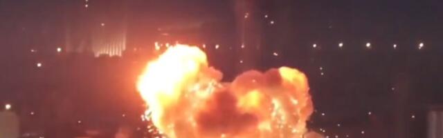 SNIMLJEN TRENUTAK UDARA RUSKOG PROJEKTILA! Horor prizor u razorenom Kijevu, raste broj mrtvih i povređenih: Ovu su teške posledice brutalne ruske osvete (VIDEO)