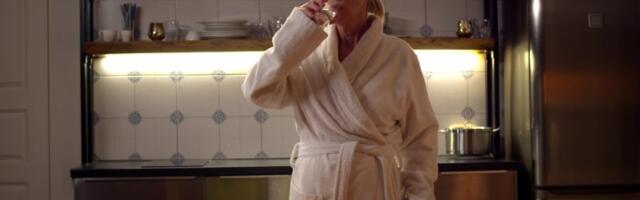 Zašto ispijanje vode pre spavanja nije dobra ideja