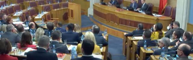 POČNI DA TRENIRAŠ BOKS, JER ĆEMO SE SRESTI: Žestoko u crnogorskom parlamentu - umalo izbila tuča, provokacije na sve strane