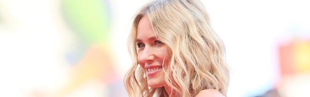 Naomi Vots je rečeno da ispada iz priče čim postane seksualno neprivlačna