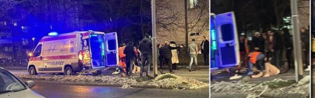 Maloletnici zadobili povrede opasne po život! Žena (30) pokosila decu na pešačkom u Kraljevu (FOTO)