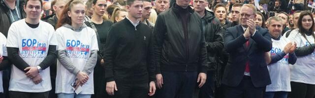 Vučić obišao studente 2.0 u Pionirskom parku i obećao produžetak školske godine