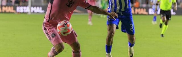 VAN KONTROLE: Suarez ponovo napravio haos, evo šta je pokušao da uradi (VIDEO)