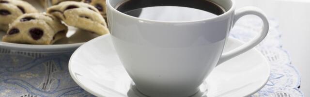 UBIJA GORČINU I KAFA POSTAJE PITKA KAO VODA! Zaboravite na šećer i mleko - tajna u sastojku koji imate u KUHINJI