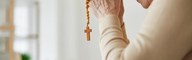 Da li je greh nositi tuđi krst? Duhovnici odgovorili na nedoumicu, odgovor je iznenadio mnoge vernike