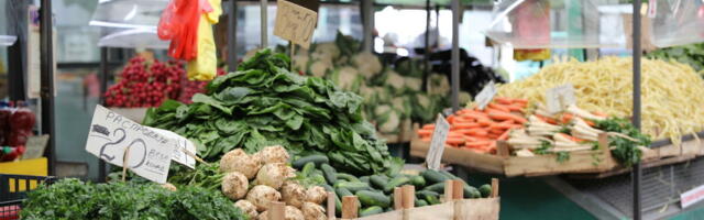Crni luk u Beogradu 3 puta skuplji nego u ovom gradu: Jedna namirnica jeftinija za 200 dinara - evo šta je sa mesom