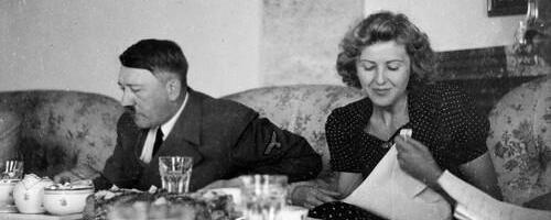 Poslednji dani Trećeg rajha u Hitlerovoj betonskoj grobnici: Oženio Evu Braun dok je Berlin goreo, izdiktirao POSLEDNJU ŽELJU, pa sebi presudio na jeziv način