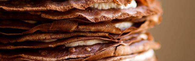 Slani kolač od palačinki sa kikirikijem i čokoladom