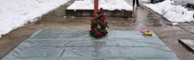 OSVANUO VENAC NA MARINKOVOM GROBU: Posveta je na NEMAČKOM, a ovaj detalj je sve ZBUNIO!