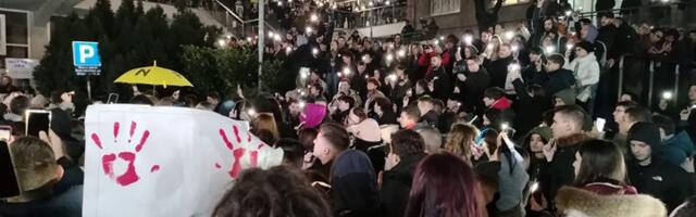 Studenti pred Dnevnik došli ispred RTS, a policija u prepodnevnim časovima bila u zgradi: ZAŠTO?