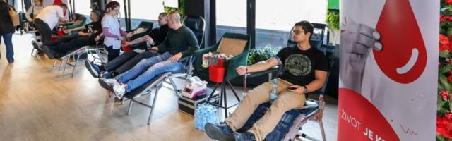 Prvotimci FK Vojvodine podržali 85. MaxBet akciju davanja krvi “Život je krv”