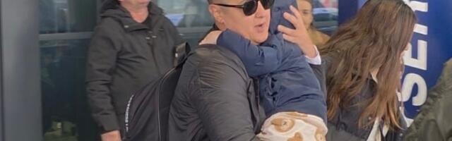 Marija Šerifović sa sinom Mariom stigla u Beograd! Ubrzano izletela s aerodroma, Verica sve vreme s njima