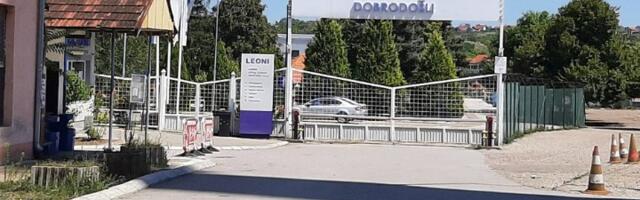 "Zna li vlast da fabrika "Leoni" odlazi iz Kraljeva i ta će uraditi da zbrine radnike koji će ostati bez posla?"