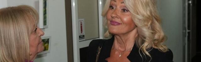 Zgodna udovica sija i u 61. godini! Pogledima nije mogla da umakne – Slavica je tema dana