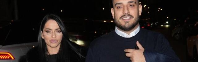 Nije mu dosta! Pohvalio se kako vozi sa ženom u krilu: Darko Lazić doveo suprugu i sebe u opasnost (FOTO)