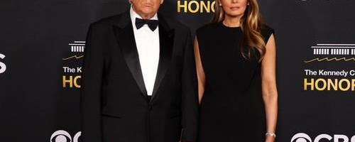 "Kao da su pošli na sahranu" Nova praznična fotografija Donalda i Melanije Tramp glavna tema na mrežama